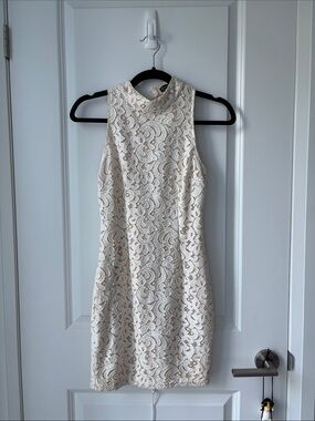 M Boutique Seven Sisters Cream Lace Mockneck Sleevless Dress